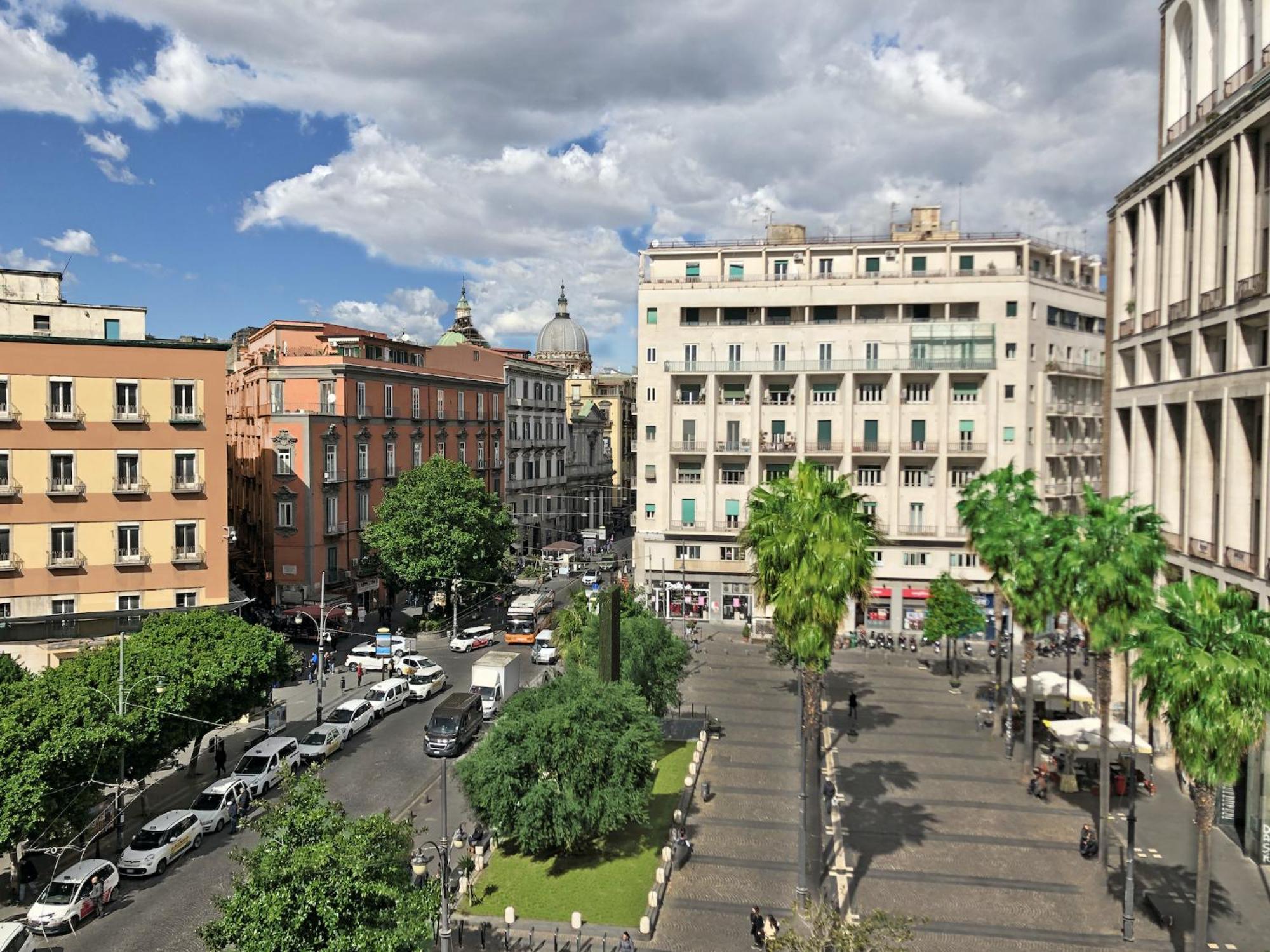 Piazza Carita 4*